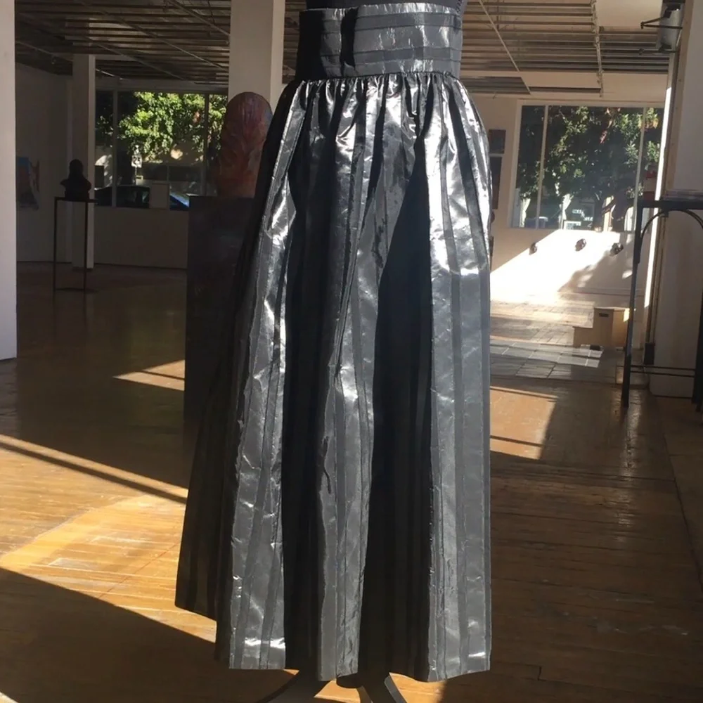 Black on black muted/metallic long full skirt - Picture 4 of 4